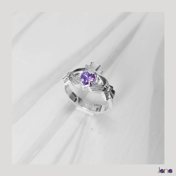 anillo-claddagh-celta-en-plata-925-con-gema-janojoyas