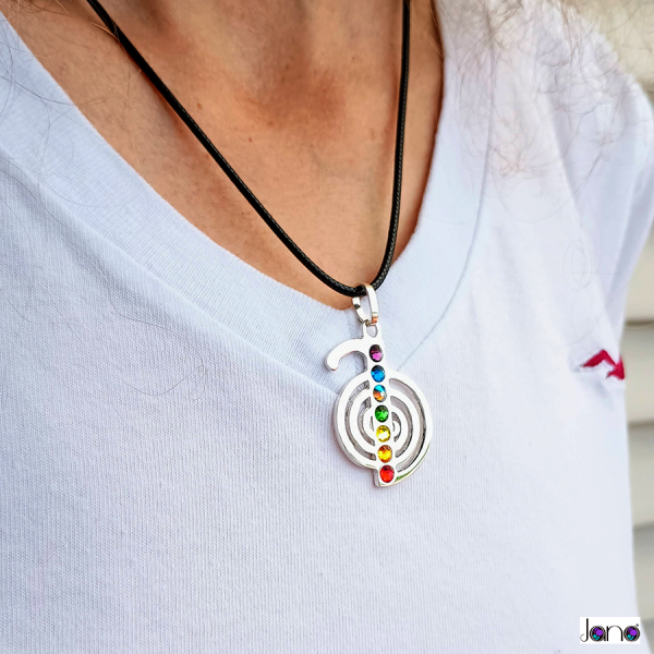 colgante-cho-ku-rei-con-piedras-7chakras-janojoyas