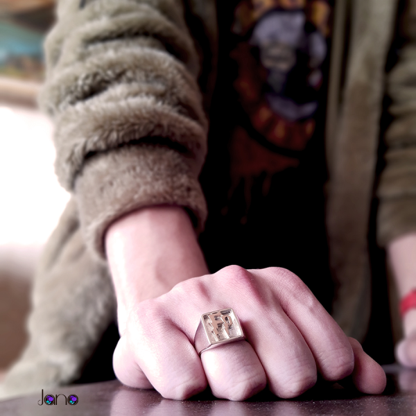 Anillo sello personalizado inspirado en Harry Potter en Plata 925 con iniciales en oricalco – Joya artesanal hecha a mano