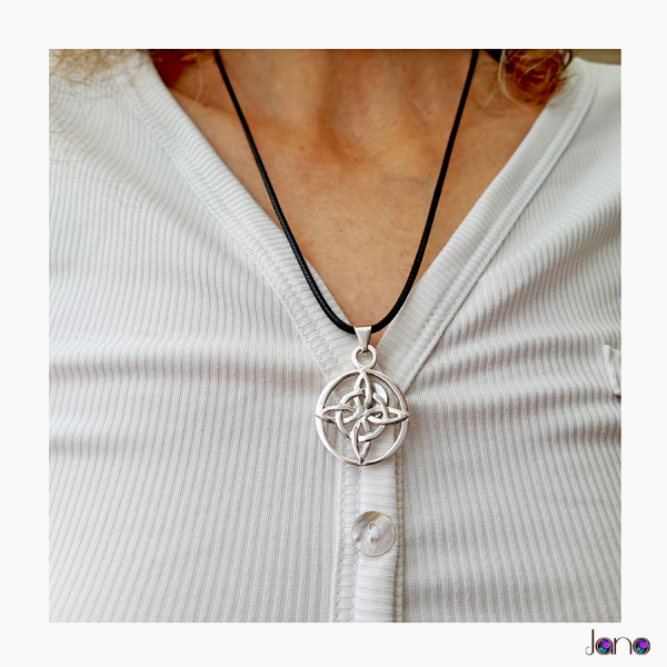 colgante-nudodebrujas-plata-janojoyas